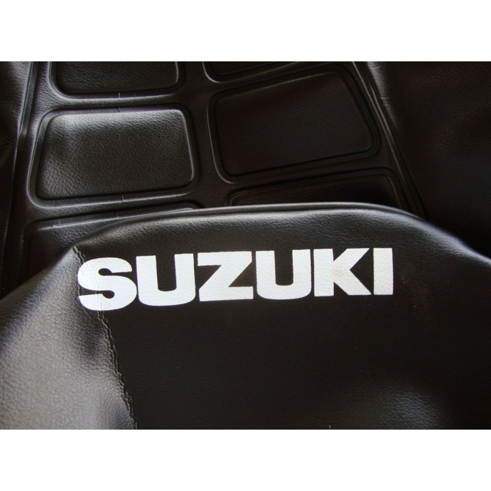 Capa De Banco Moto Intruder 125 Gn 125 Modelo Original Com Escrita Suzuki - Preto
